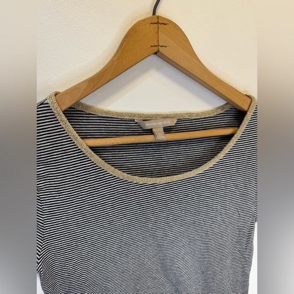 Banana Republic women’s striped t-shirt with gold neckline size XS - Picture 9 of 10